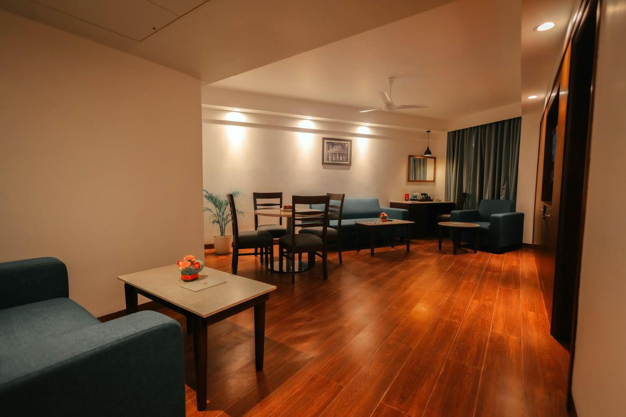 Готель Ramee Guestline Тірупаті Екстер'єр фото