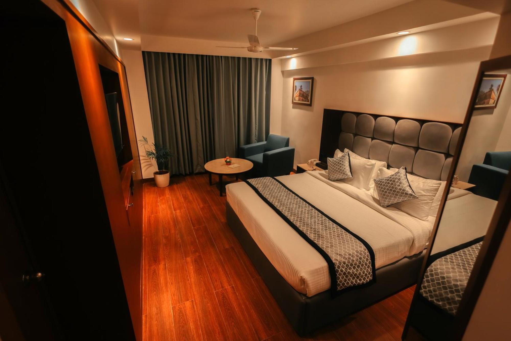 Готель Ramee Guestline Тірупаті Екстер'єр фото