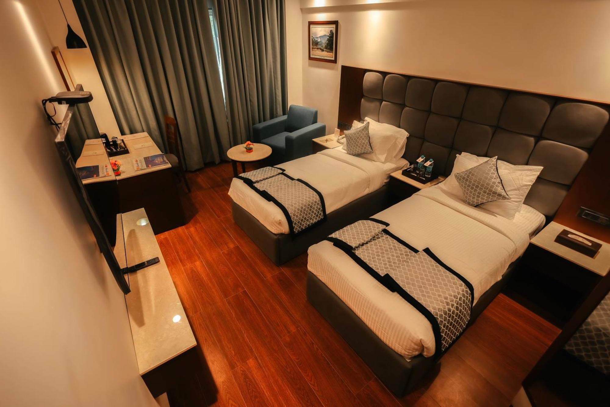 Готель Ramee Guestline Тірупаті Екстер'єр фото
