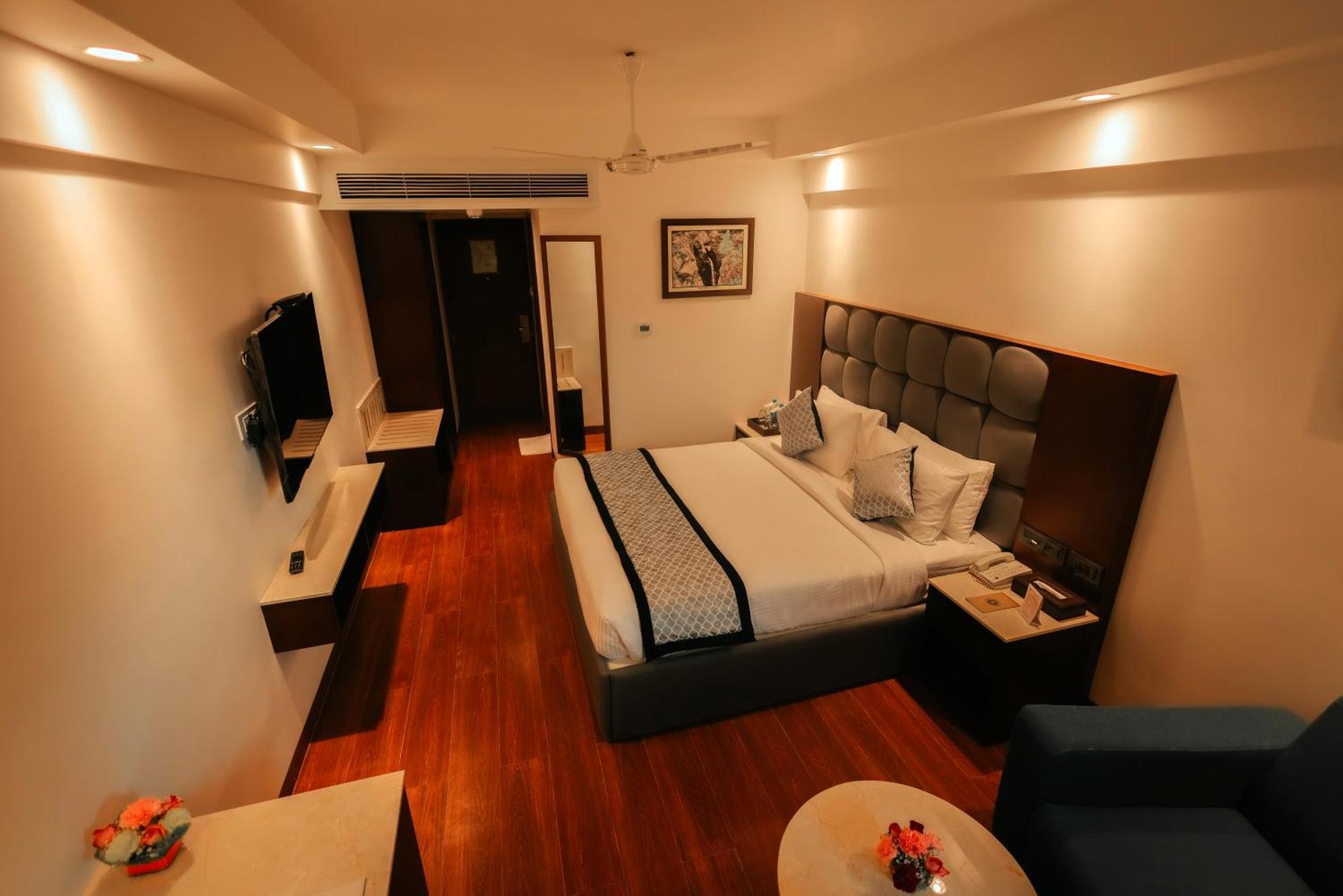 Готель Ramee Guestline Тірупаті Екстер'єр фото
